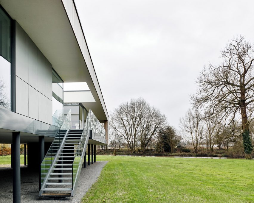 Narula House by John Pardey Architects