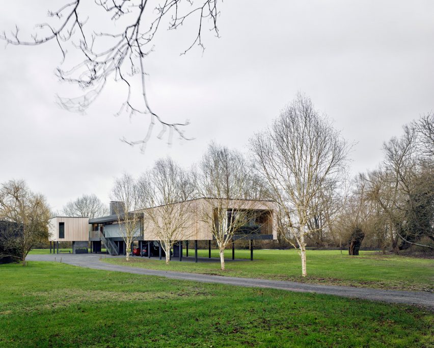 Narula House by John Pardey Architects