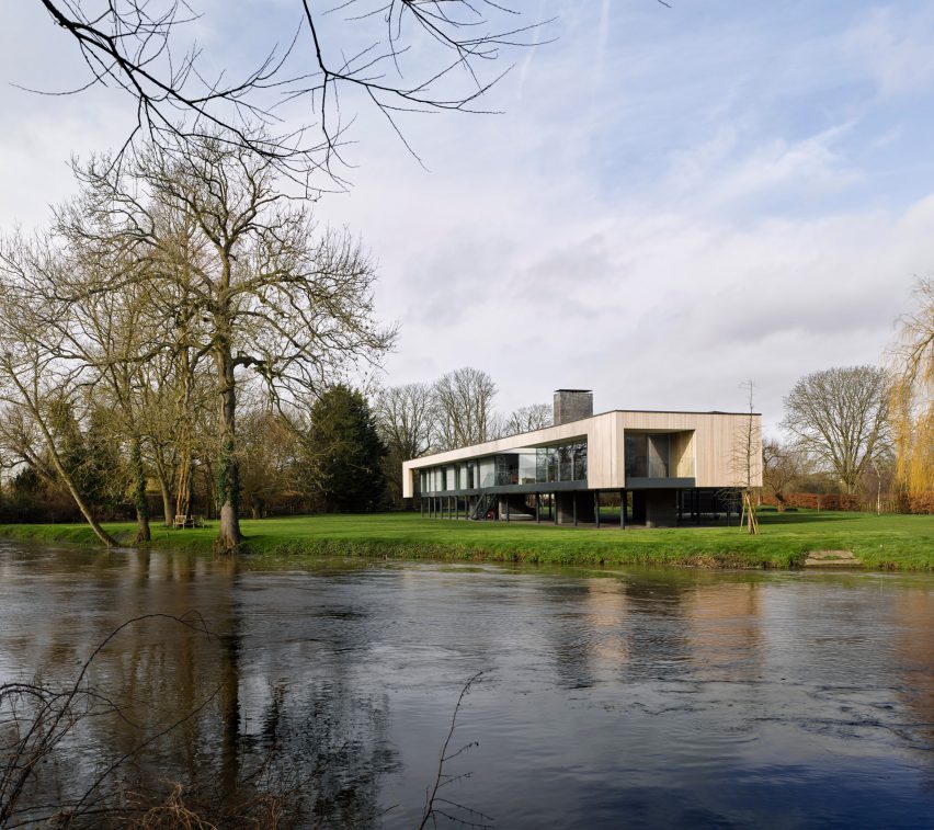 Narula House by John Pardey Architects