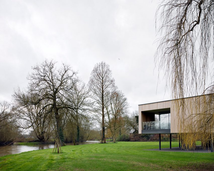 Narula House by John Pardey Architects