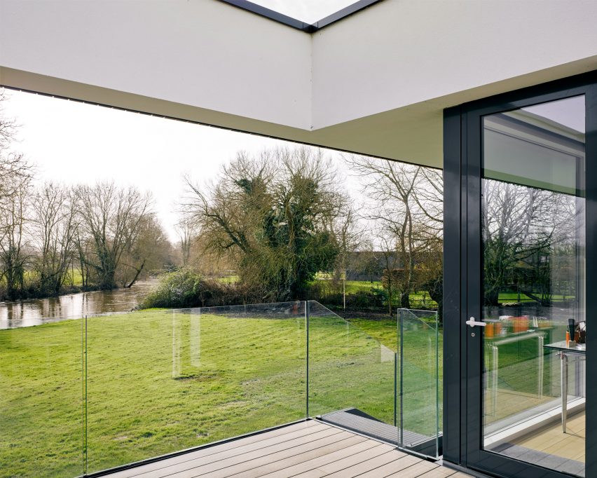 Narula House by John Pardey Architects
