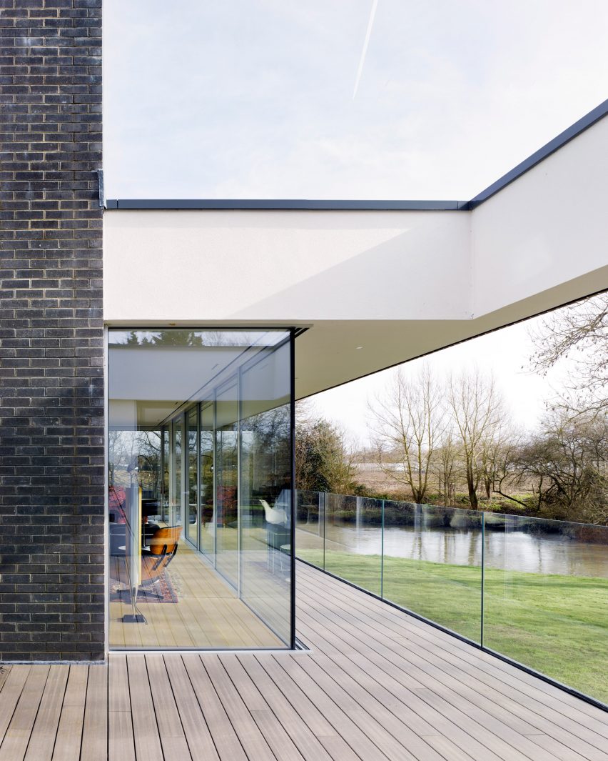 Narula House by John Pardey Architects