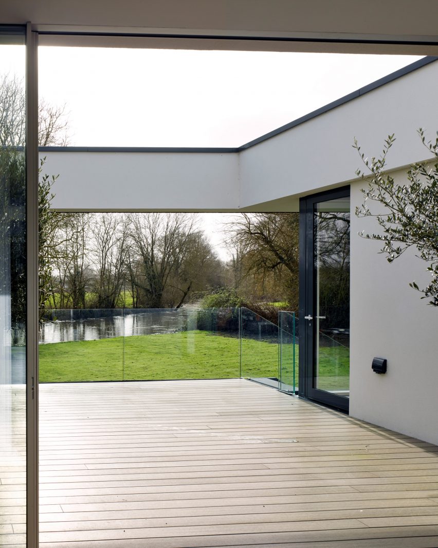 Narula House by John Pardey Architects