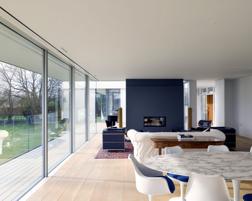 Narula House by John Pardey Architects