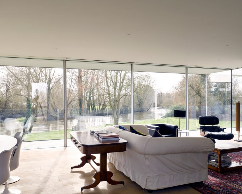 Narula House by John Pardey Architects