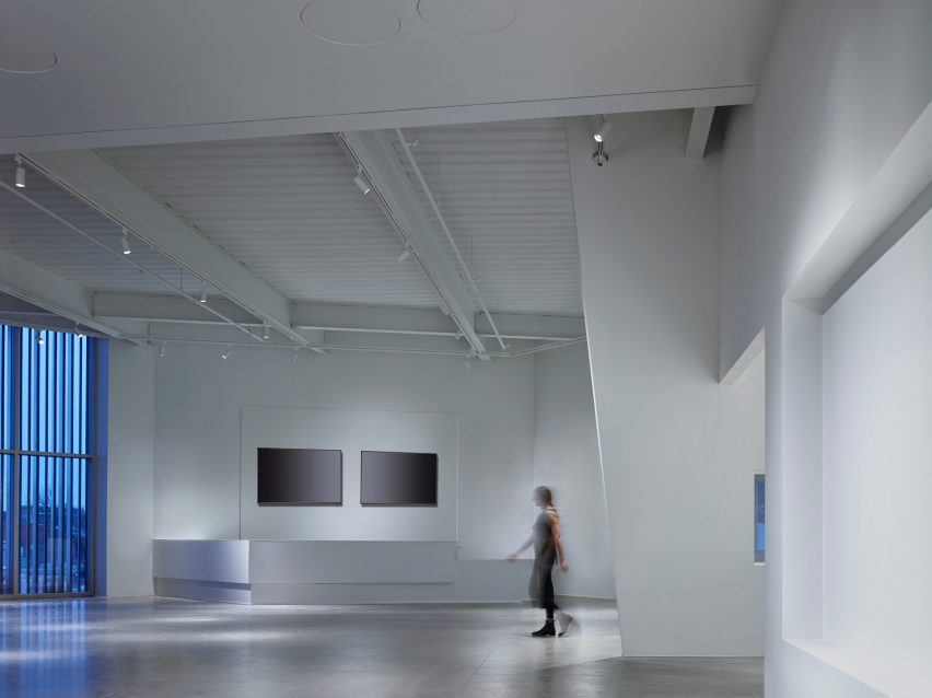 Oklahoma Contemporary by Rand Elliot Architects