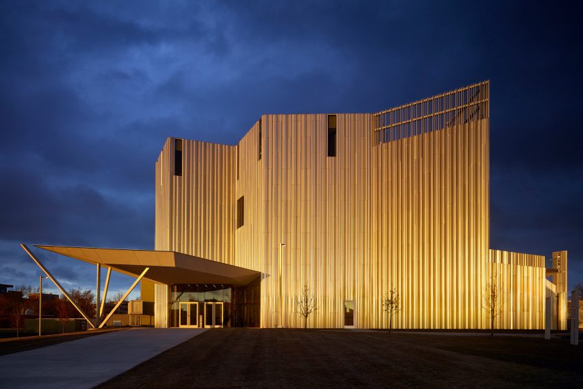 Oklahoma Contemporary by Rand Elliot Architects