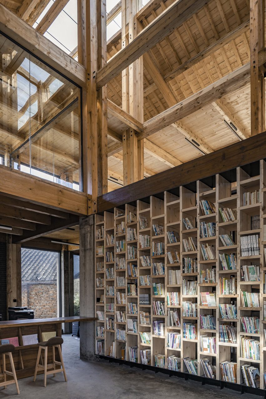Party and Public Service Center of Yuanheguan Village by LUO studio in China