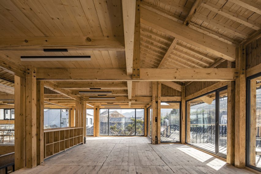 Party and Public Service Center of Yuanheguan Village by LUO studio in China