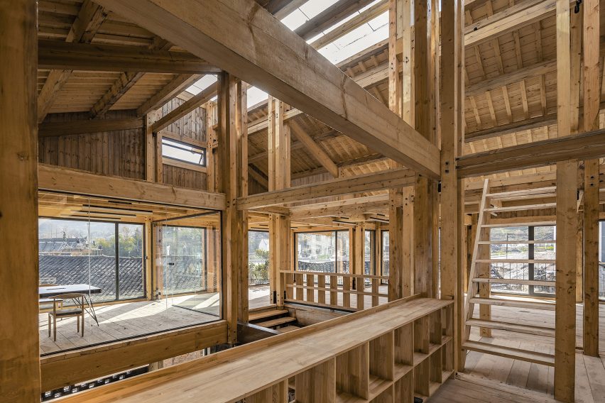 Party and Public Service Center of Yuanheguan Village by LUO studio in China