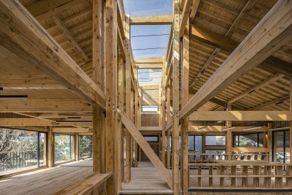 Party and Public Service Center of Yuanheguan Village by LUO studio in China