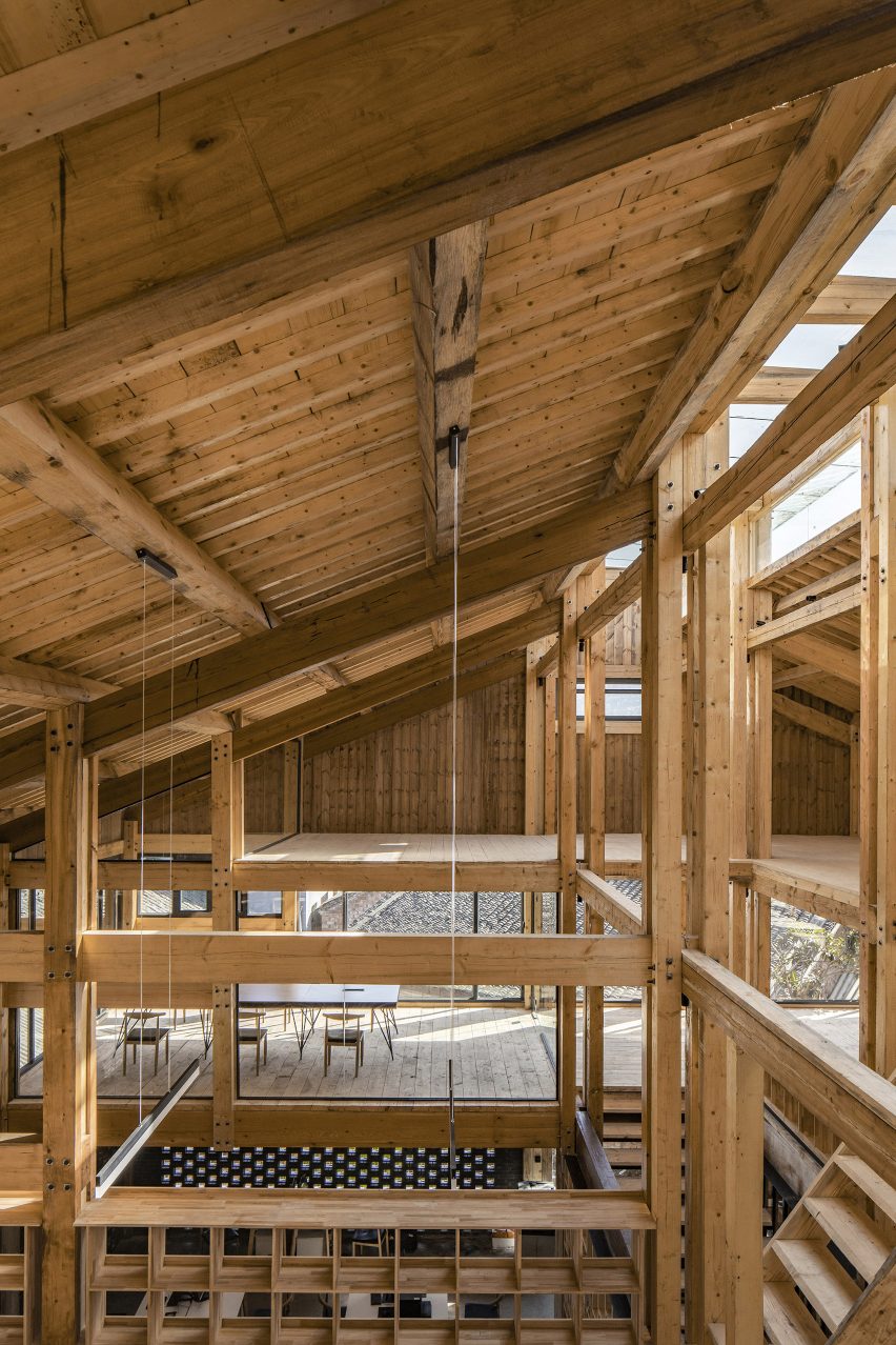 Party and Public Service Center of Yuanheguan Village by LUO studio in China