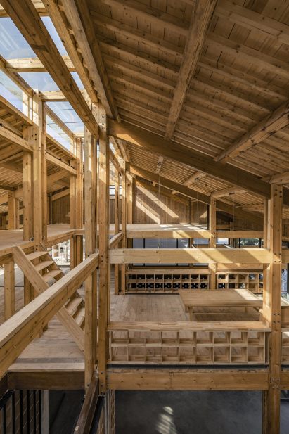 Party and Public Service Center of Yuanheguan Village by LUO studio in China