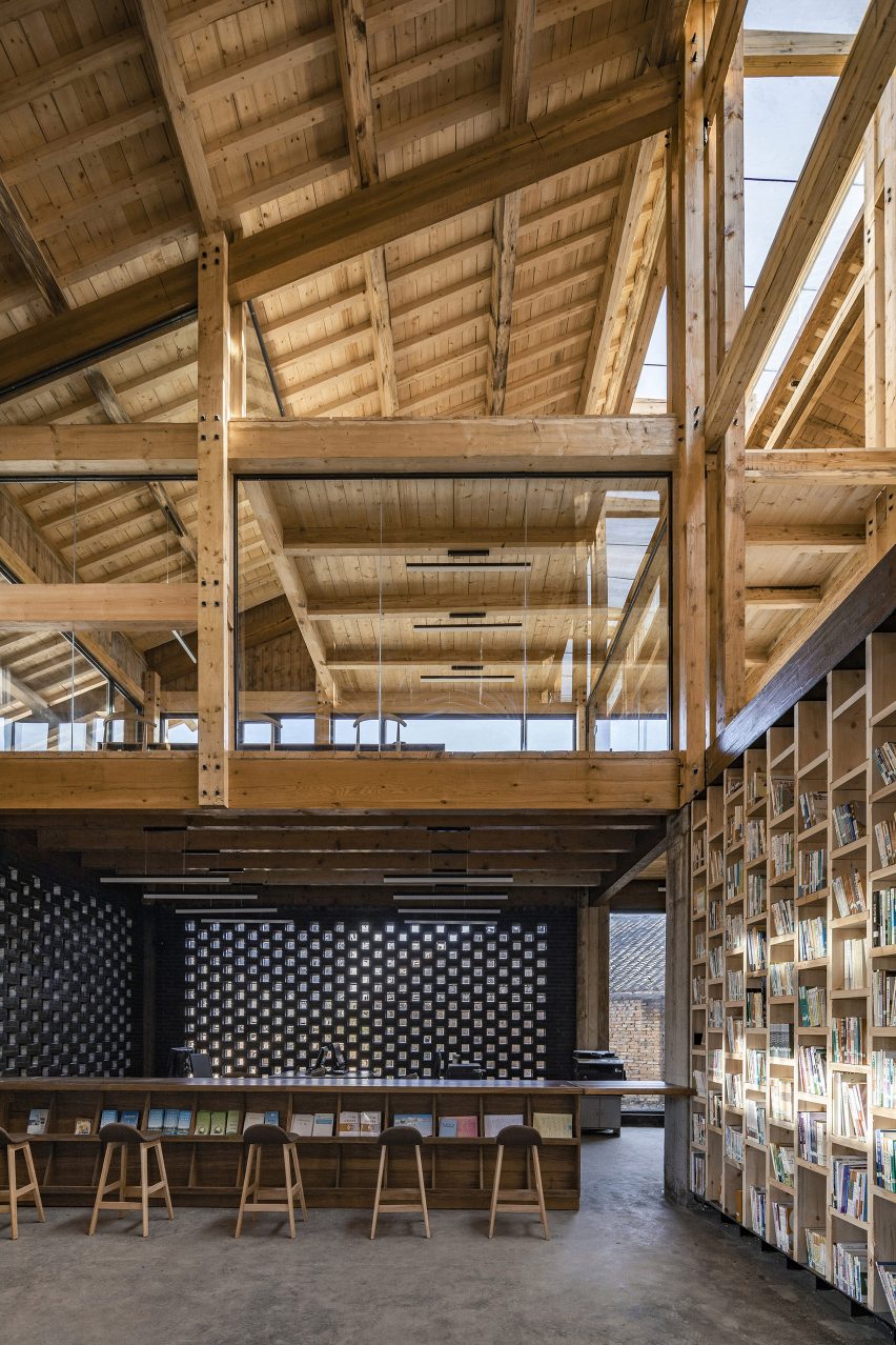 Party and Public Service Center of Yuanheguan Village by LUO studio in China