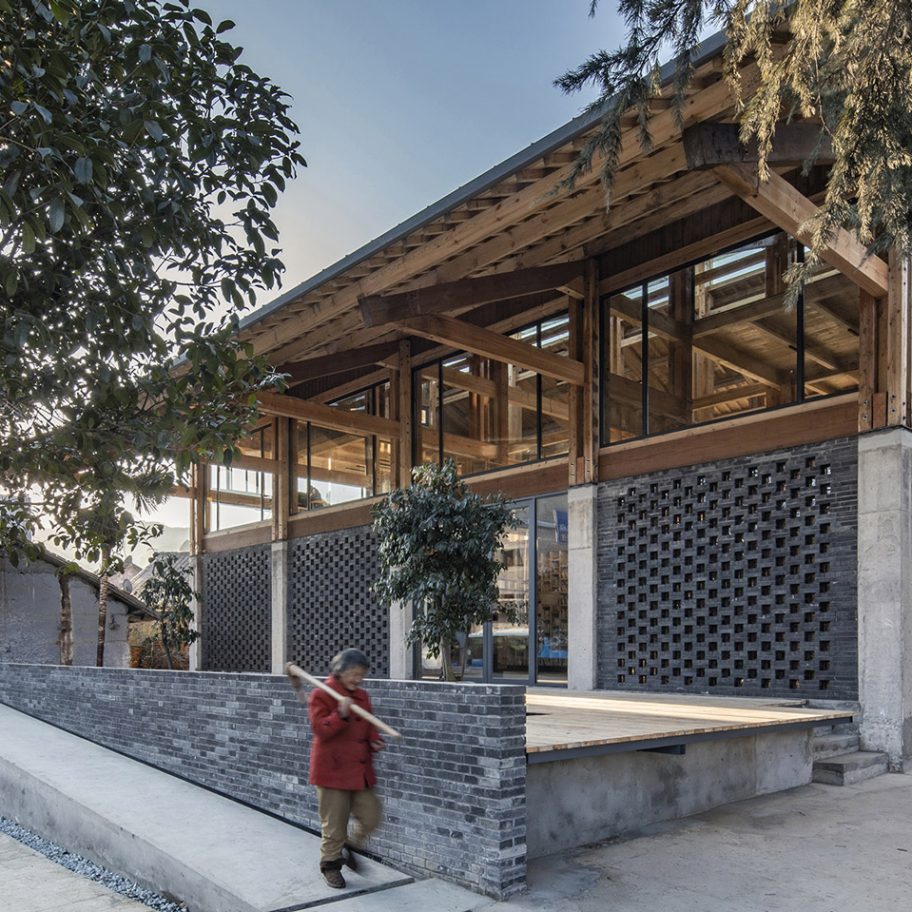 Party and Public Service Center of Yuanheguan Village by LUO studio in China