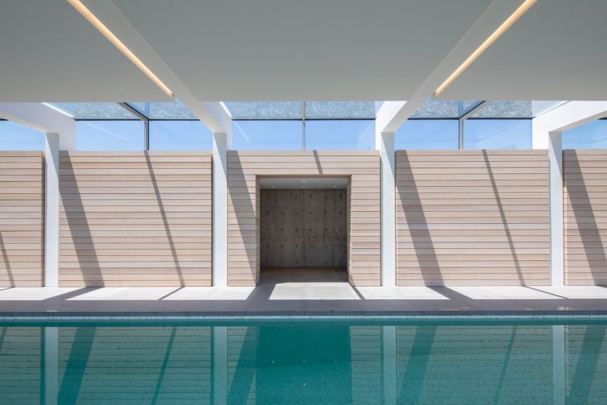 Pool House by Roger Ferris + Partners