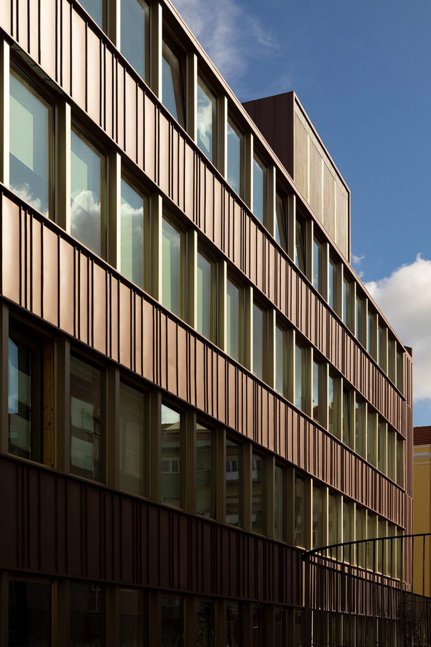 Redbridge School by ARX Portugal
