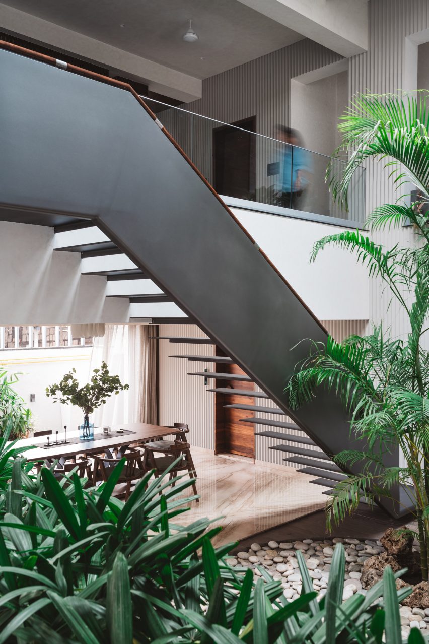 Sarpanch House by Neogenesis+Studi0261