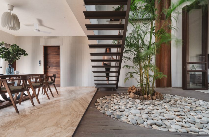 Sarpanch House by Neogenesis+Studi0261