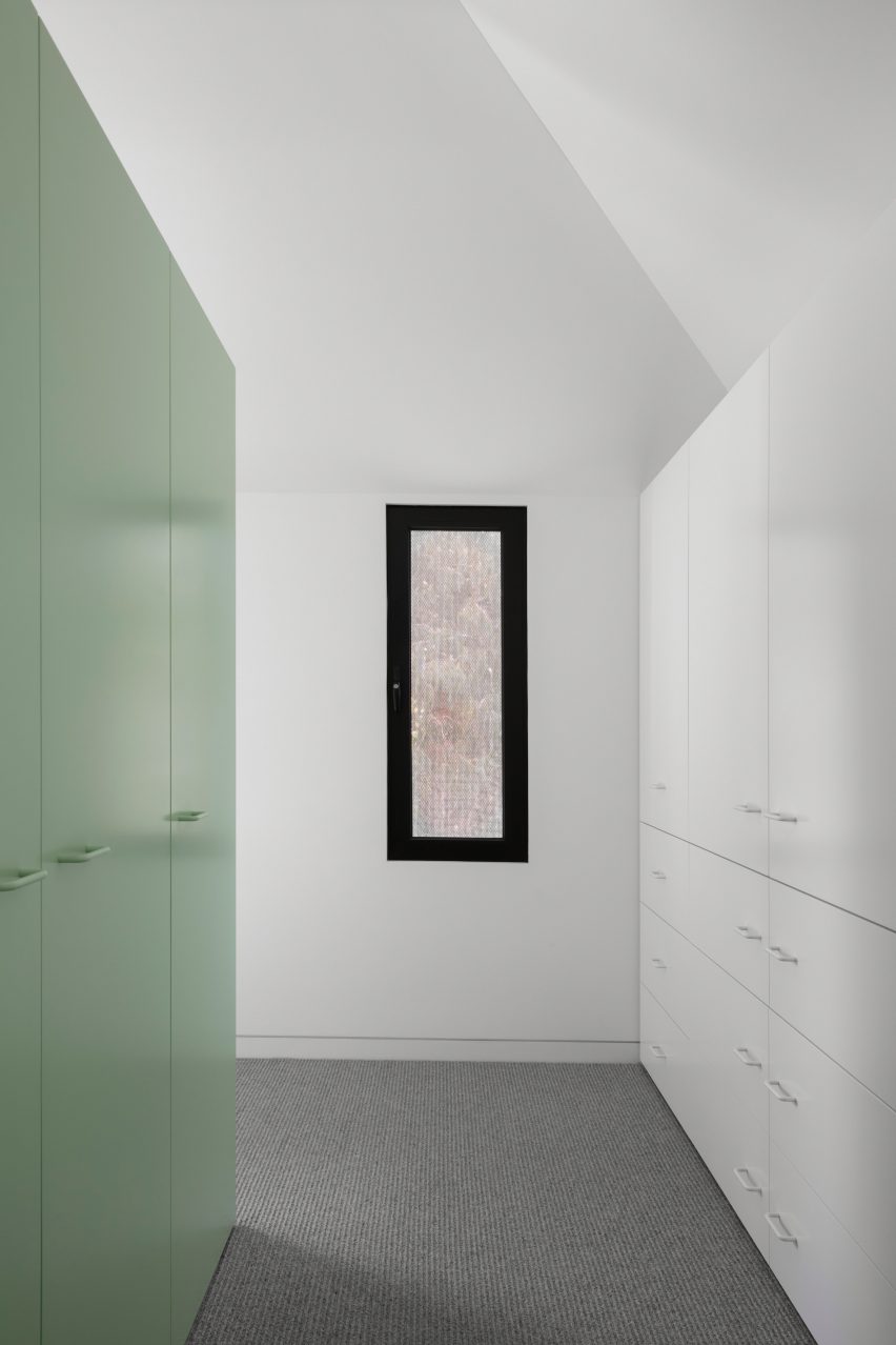 South Yarra House by AM Architecture turquoise furniture
