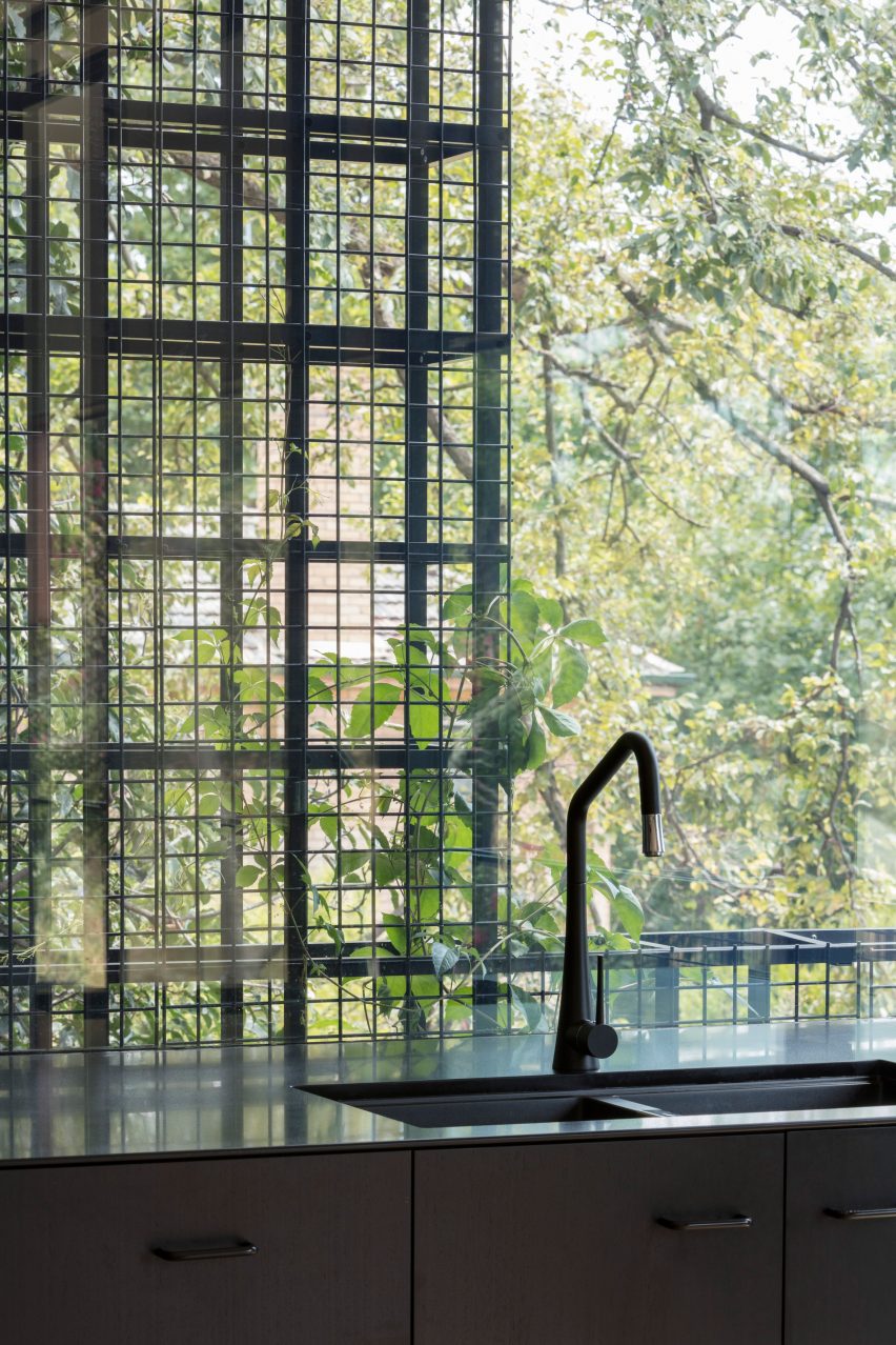 South Yarra House by AM Architecture kitchen sink