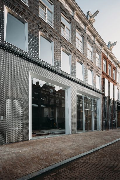 Louis Vuitton store on PC Hooftstraat called Brick Pixelation by UNStudio