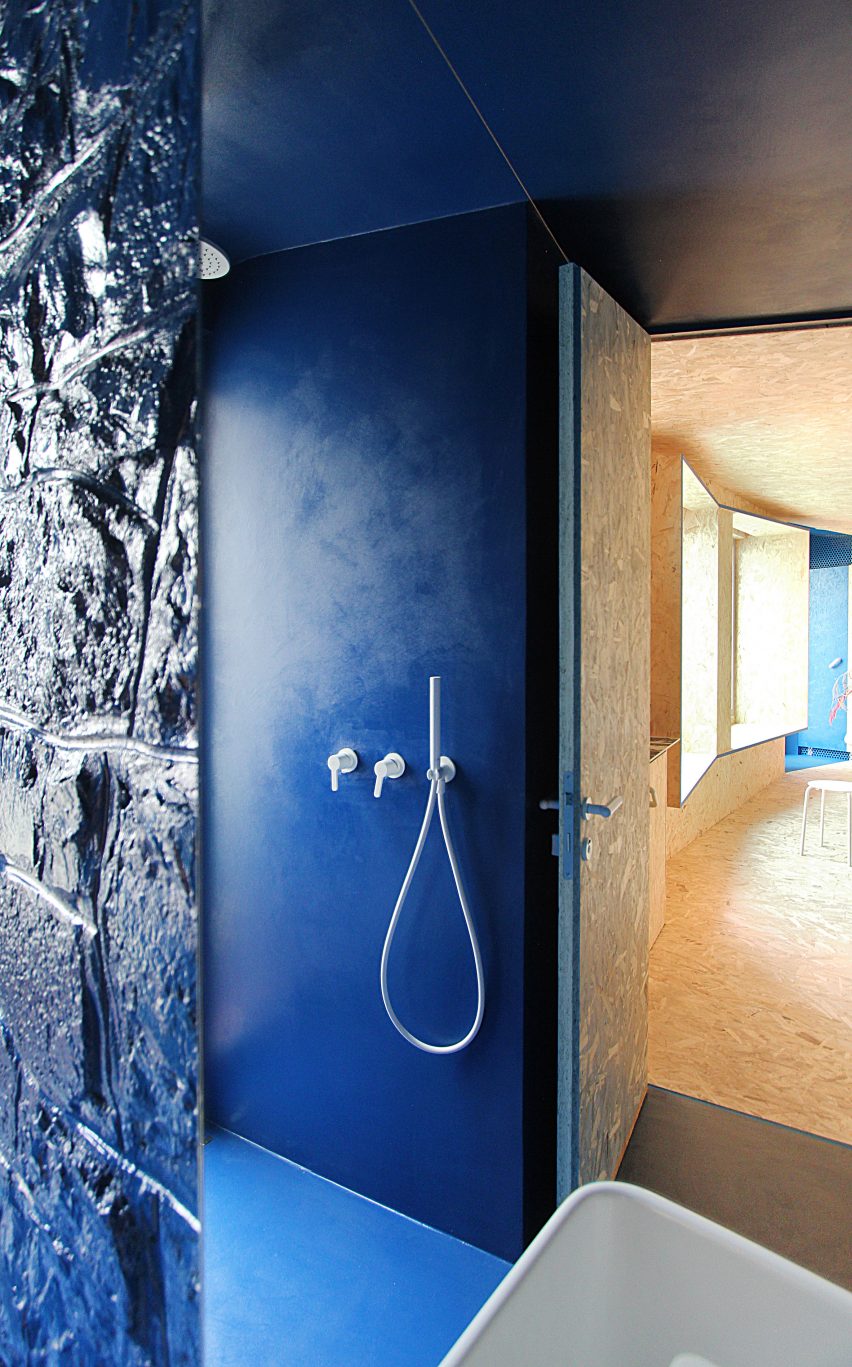 Urban Cabin by Francesca Perani bathroom