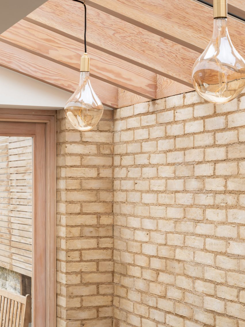 Vestry Road house extension by Oliver Leech Architects lighting