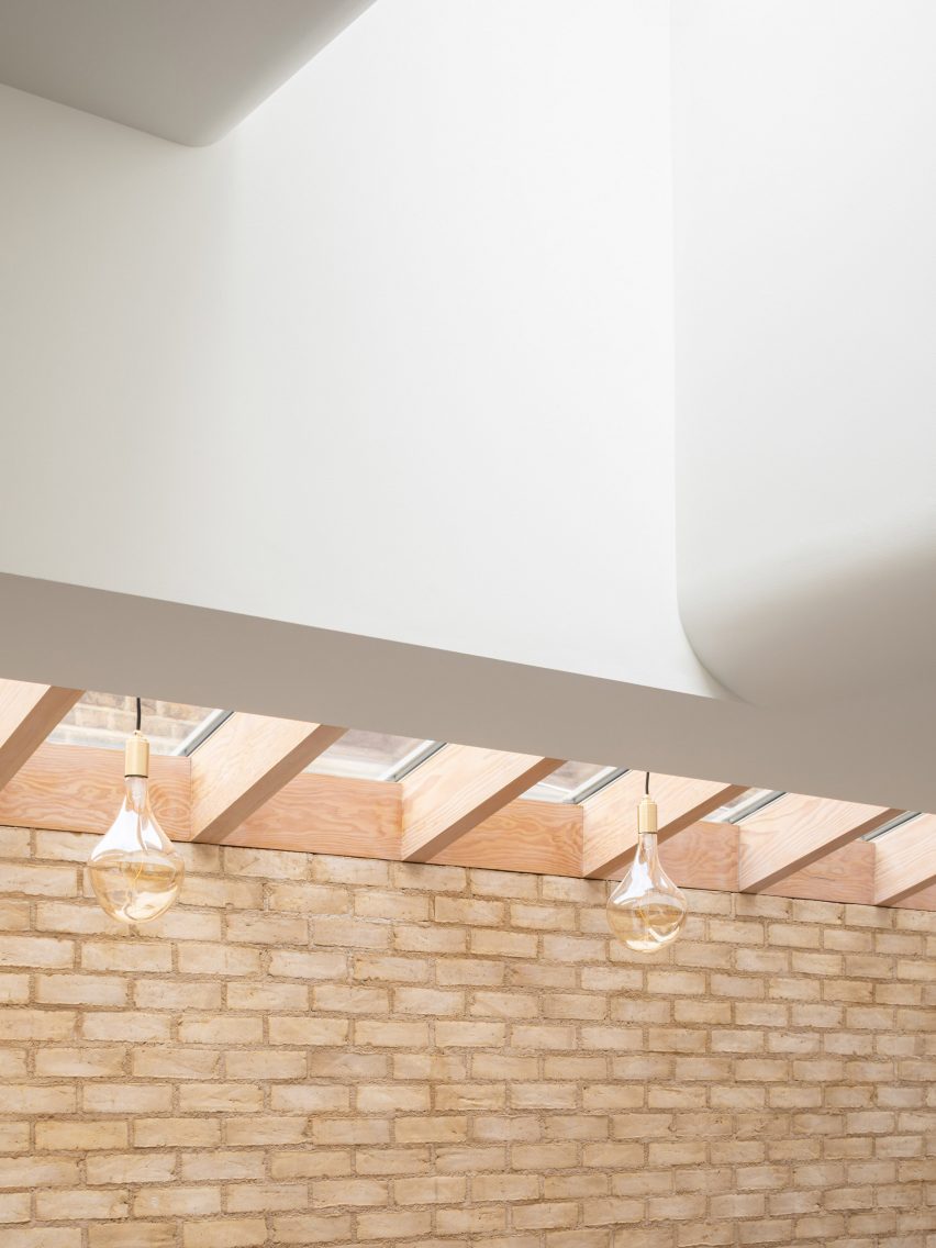 Vestry Road house extension by Oliver Leech Architects skylight