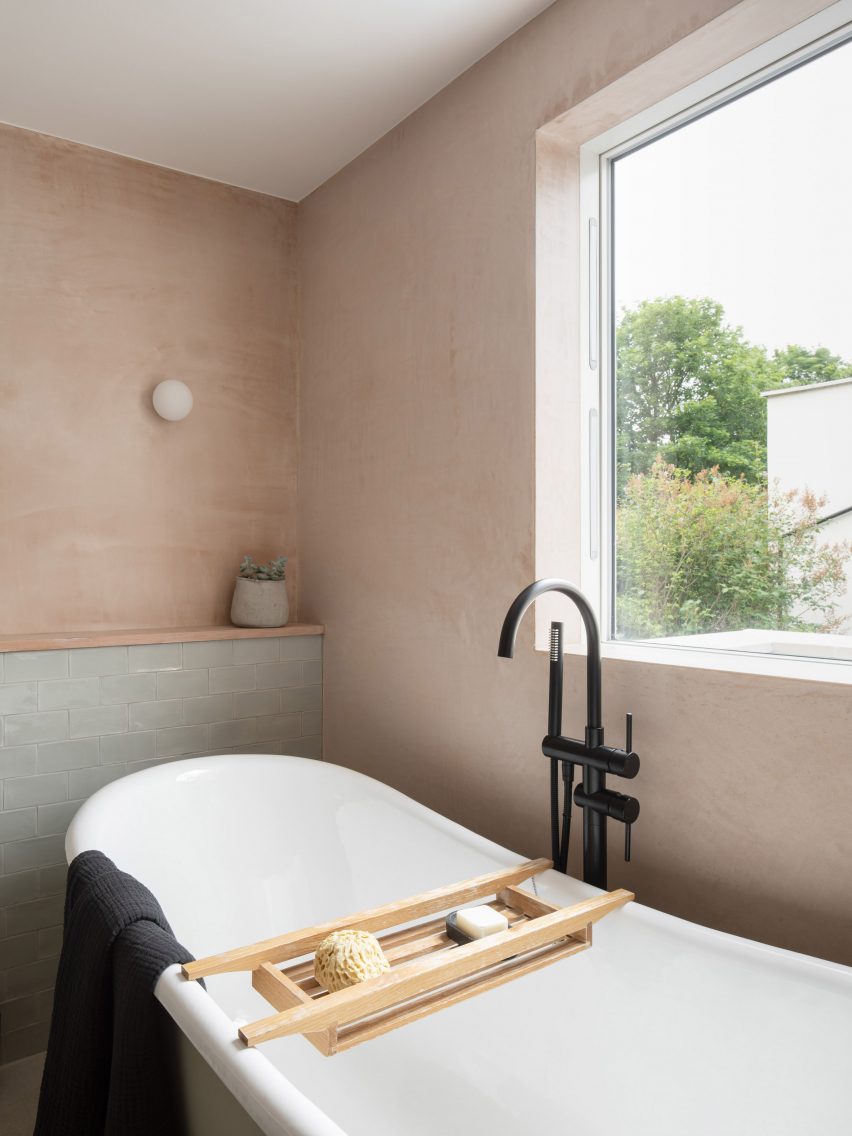 Vestry Road house extension by Oliver Leech Architects bathroom