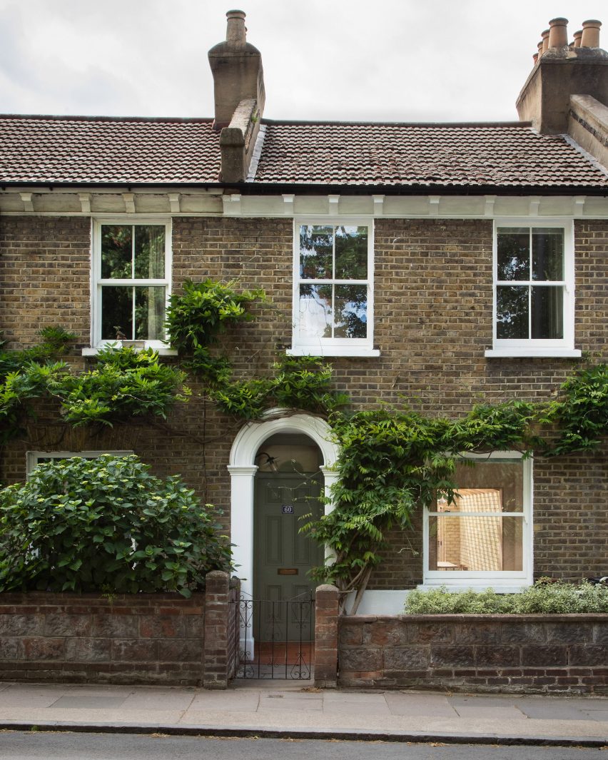 Vestry Road house extension by Oliver Leech Architects facade
