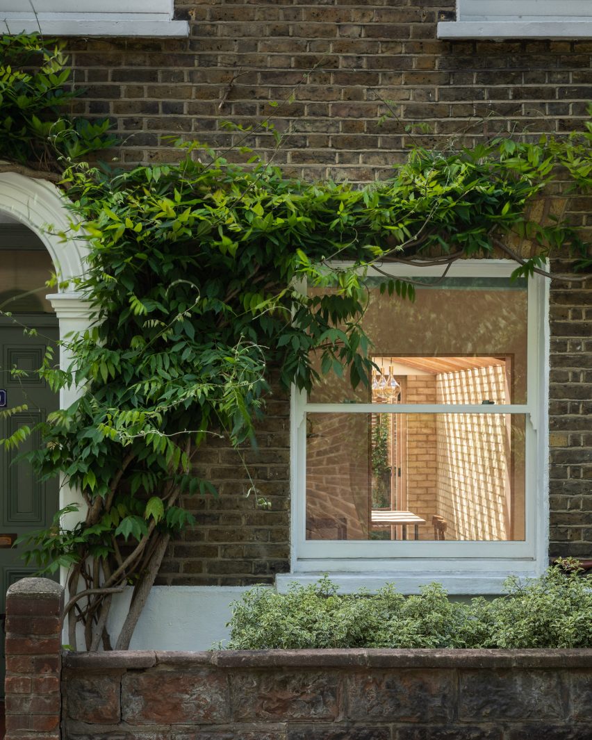 Vestry Road house extension by Oliver Leech Architects facade