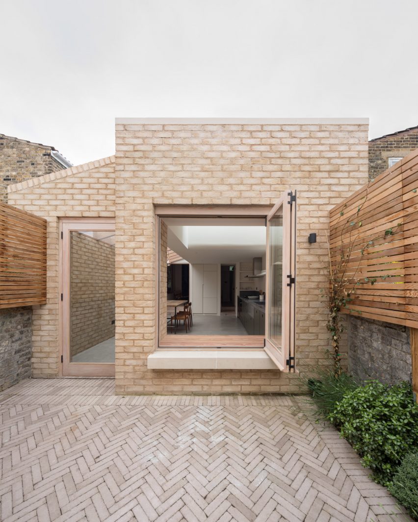 Vestry Road house extension by Oliver Leech Architects exterior