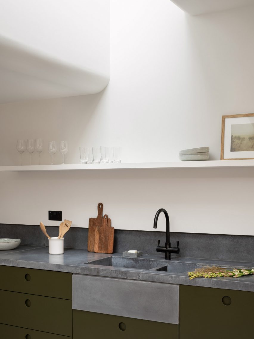 Vestry Road house extension by Oliver Leech Architects kitchen