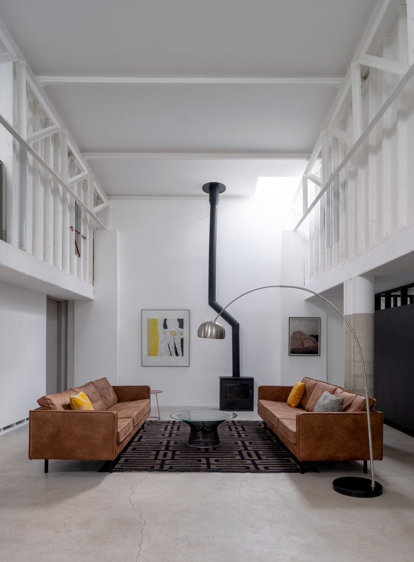 Avenue Road warehouse conversion by Clancy Moore Architects atrium