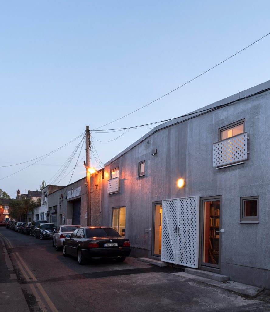 Avenue Road warehouse conversion by Clancy Moore Architects facade