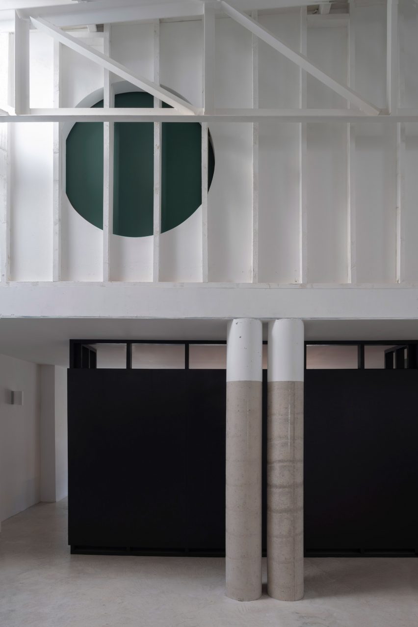 Avenue Road warehouse conversion by Clancy Moore Architects atrium