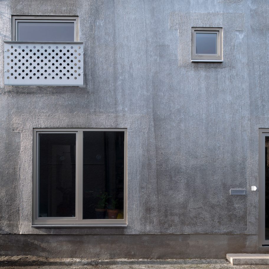 Avenue Road warehouse conversion by Clancy Moore Architects facade