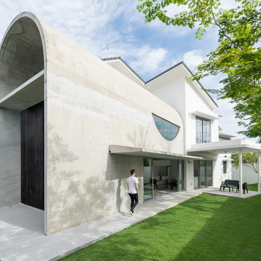 Fabian Tan adds barrel-vaulted concrete extension to Kuala Lumpur home