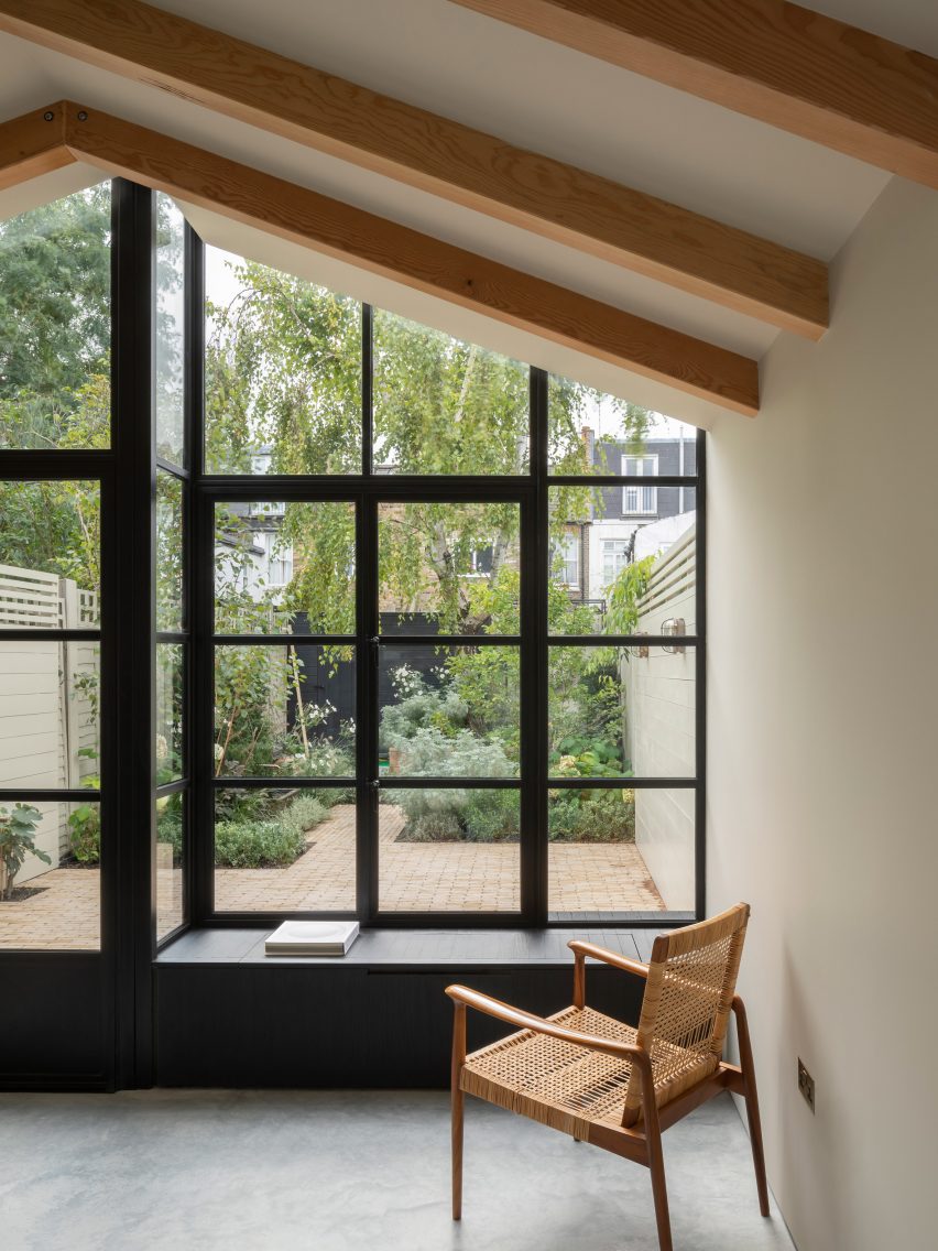 Burnt House by Will Gamble Architects and Smith & Butler looks like a Japanese tea house