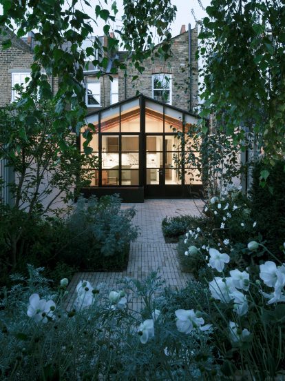 Burnt House by Will Gamble Architects and Smith & Butler looks like a Japanese tea house