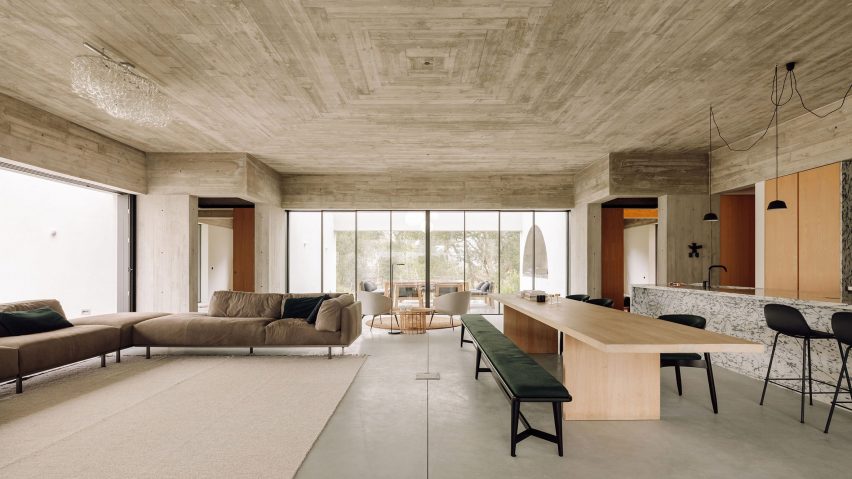 Casa Meco kitchen and dining area