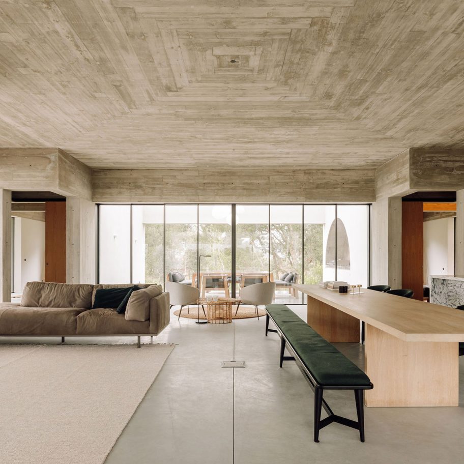 Casa Meco kitchen and dining area