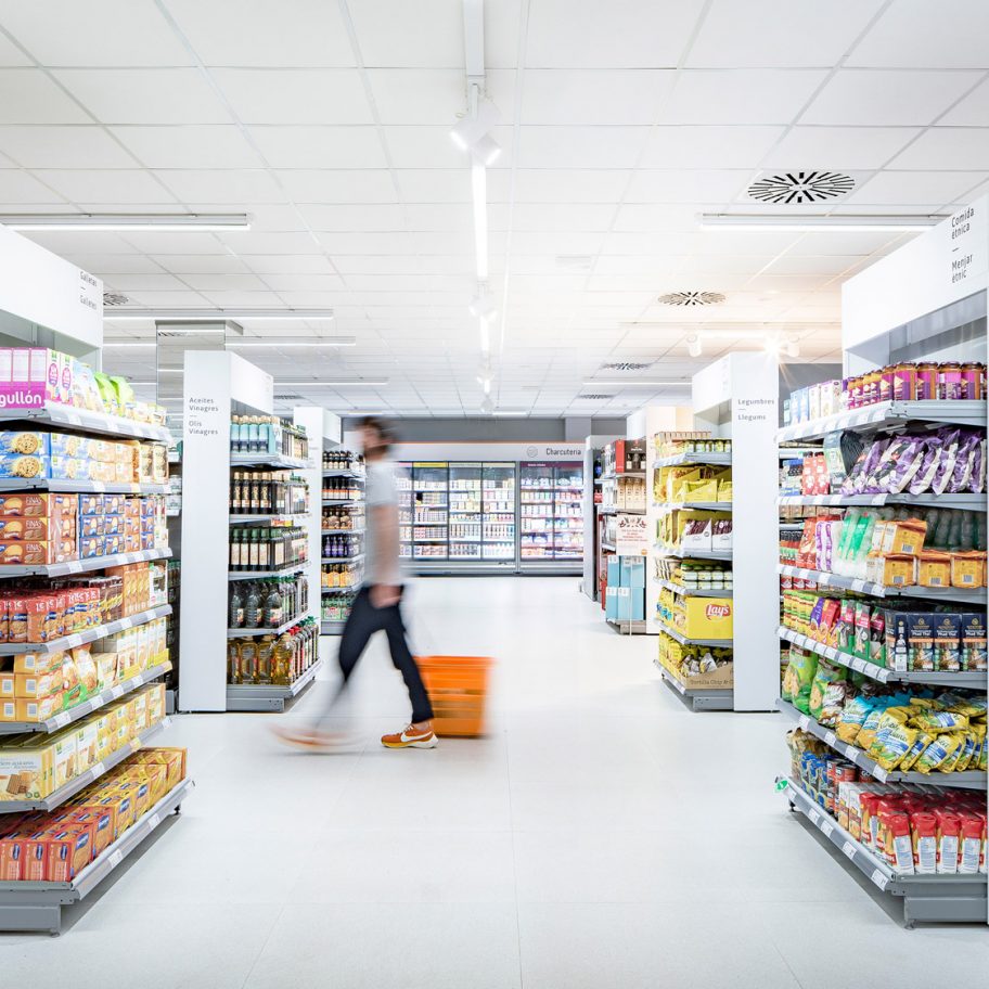 Consum supermarket in Benicàssim by Culdesac