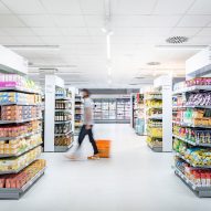Consum supermarket in Benicàssim by Culdesac