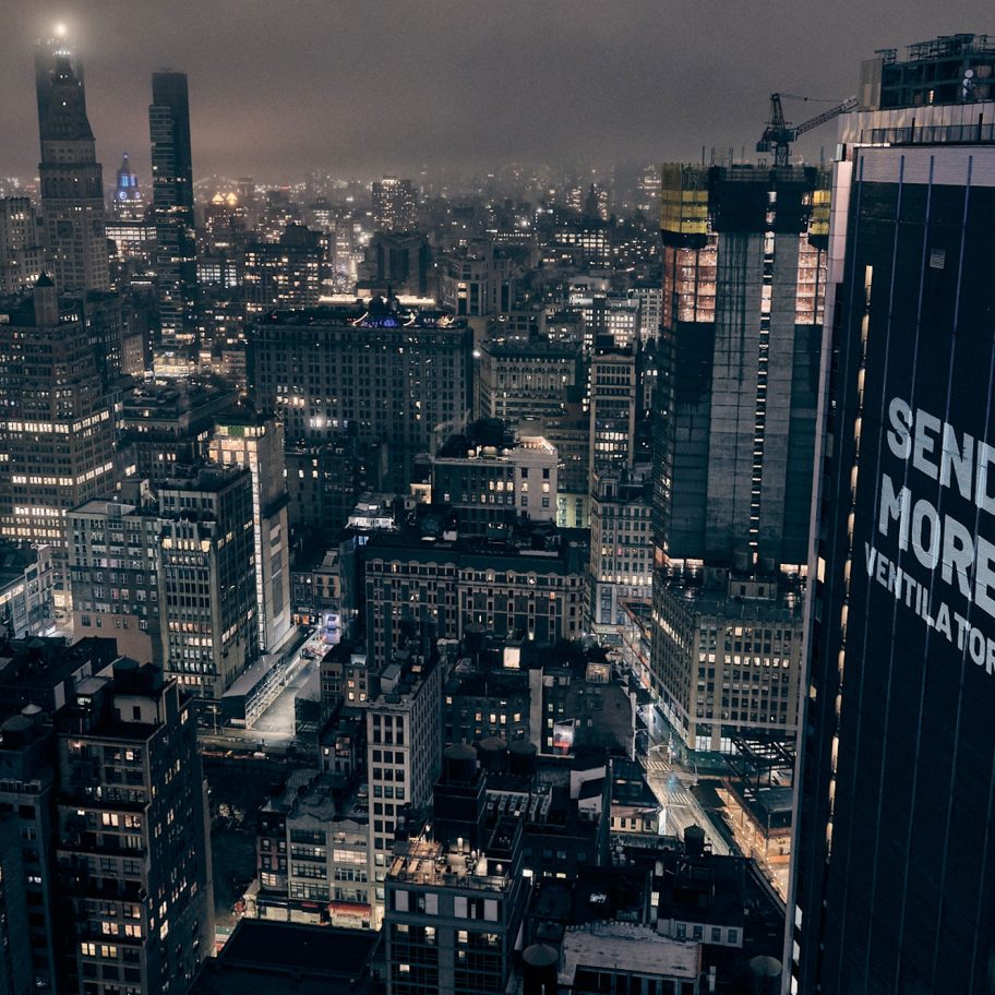 Protesters light up New York skyscraper with “Send more ventilators” projection