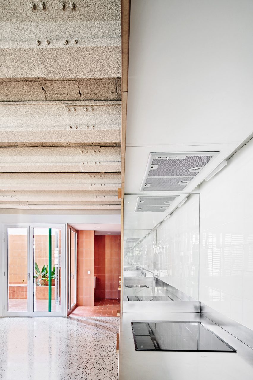 El Guateque apartments by Adrià Escolano and David Steegmann