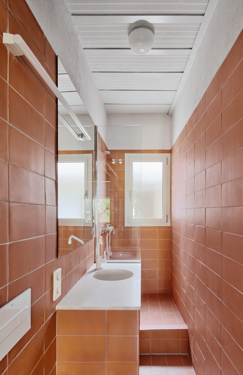 Bathroom on the first floor