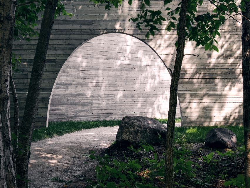 Entre les lignes by Luca Fortin