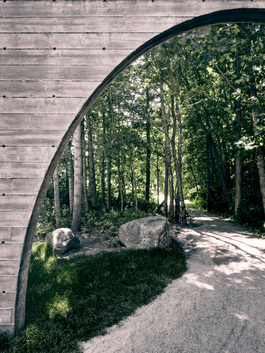 Entre les lignes by Luca Fortin